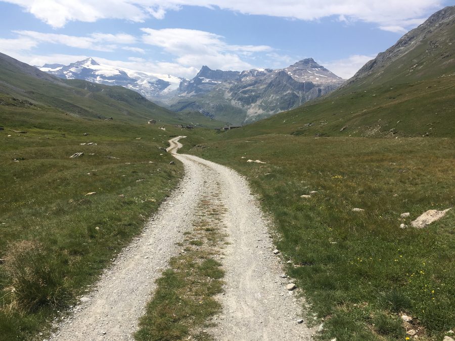 The road to Refuge de la Femma